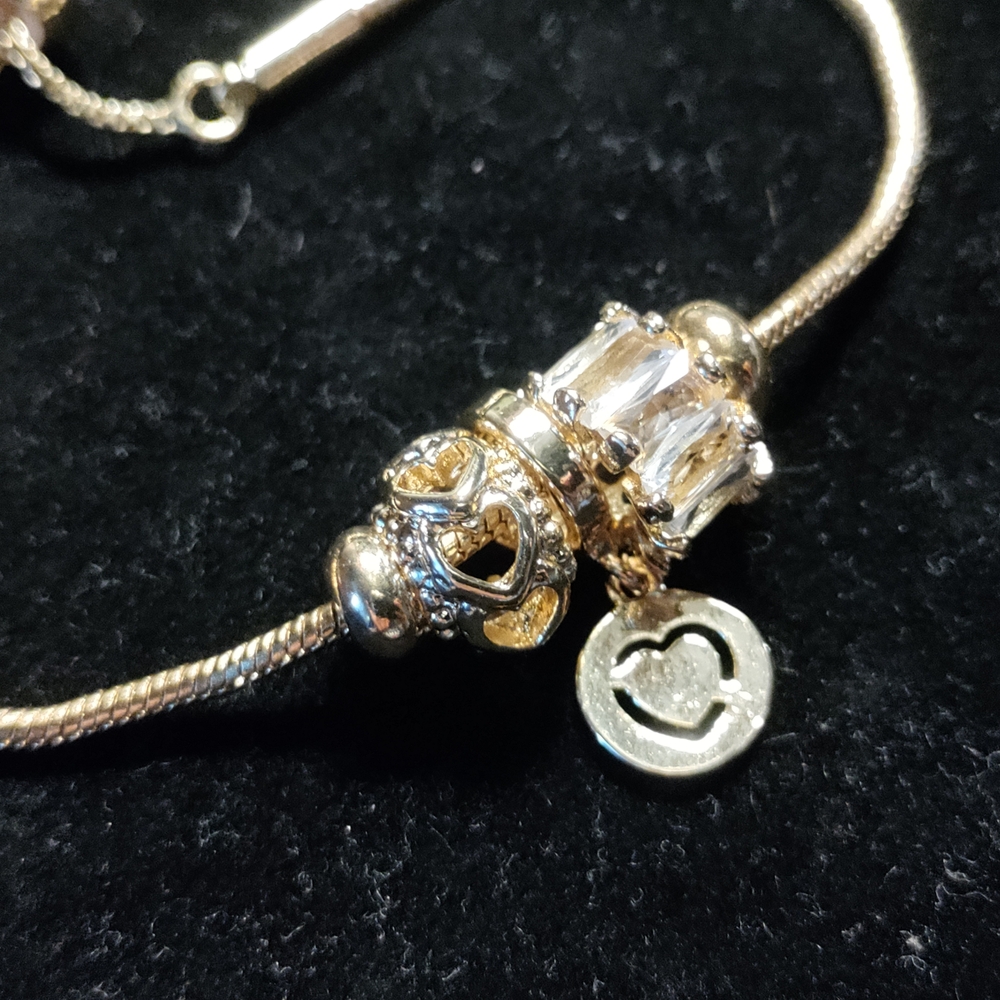 💛💎NEW Elegant Gold-tone Bracelet with Imitation Jewels, Heart Charms